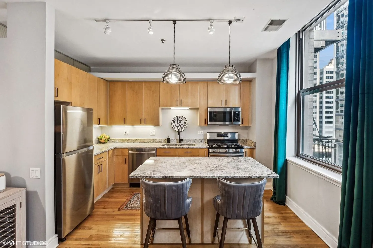 212 W Washington St   60606 60606-unit#1703-Chicago-IL