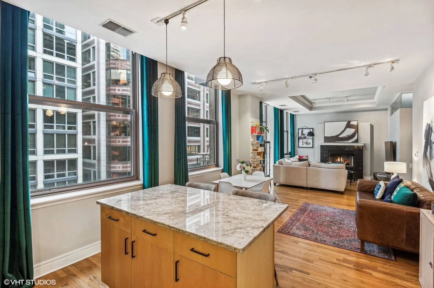 212 W Washington St   60606 60606-unit#1703-Chicago-IL