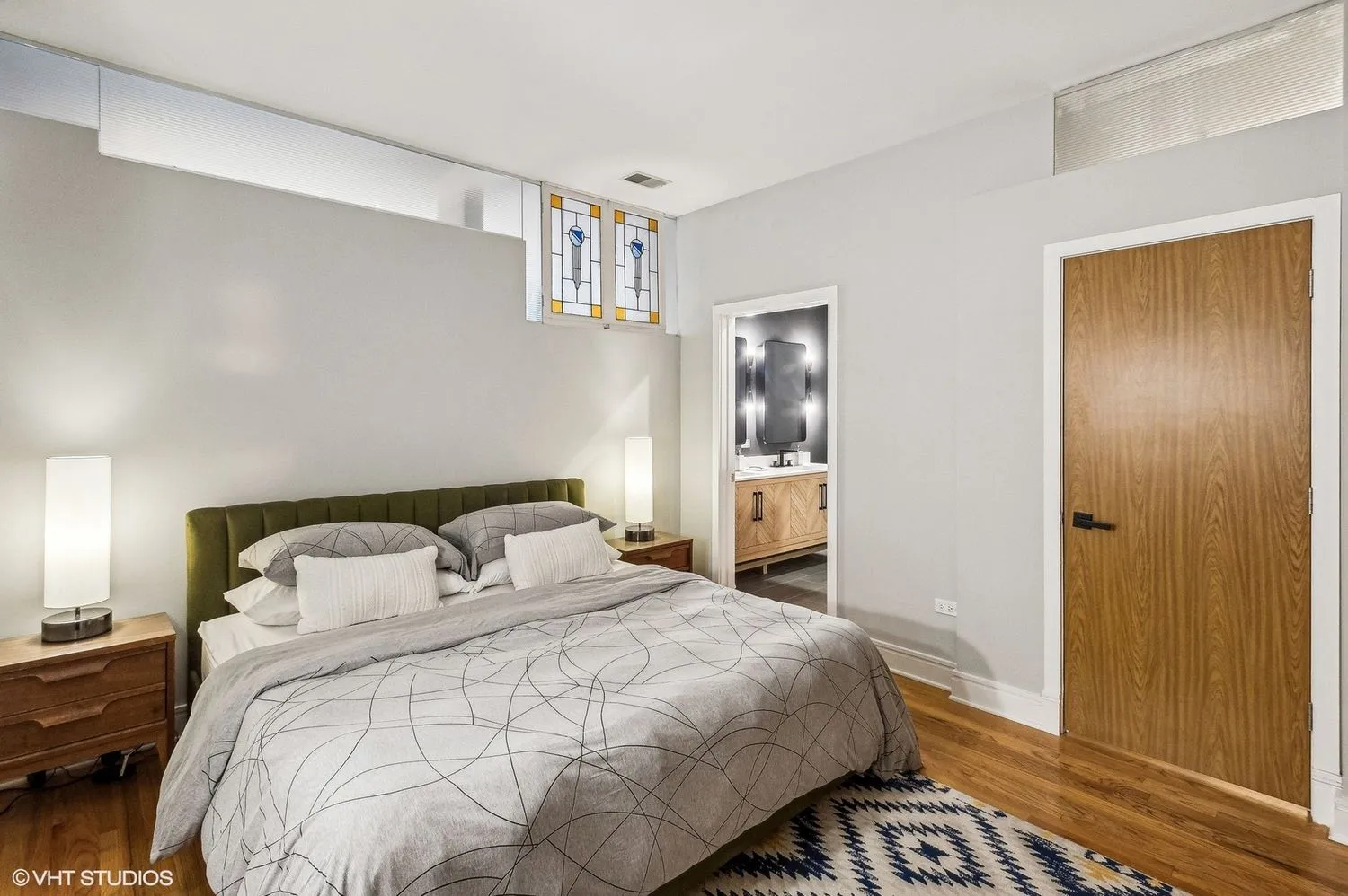 212 W Washington St   60606 60606-unit#1703-Chicago-IL