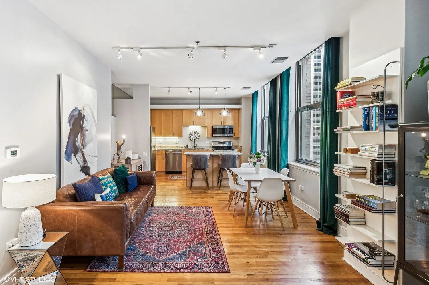 212 W Washington St   60606 60606-unit#1703-Chicago-IL