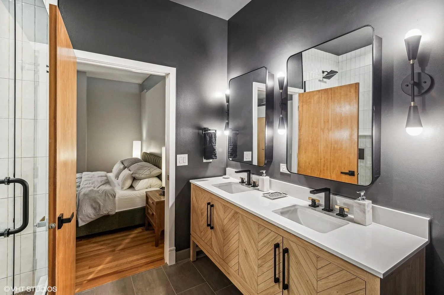 212 W Washington St   60606 60606-unit#1703-Chicago-IL