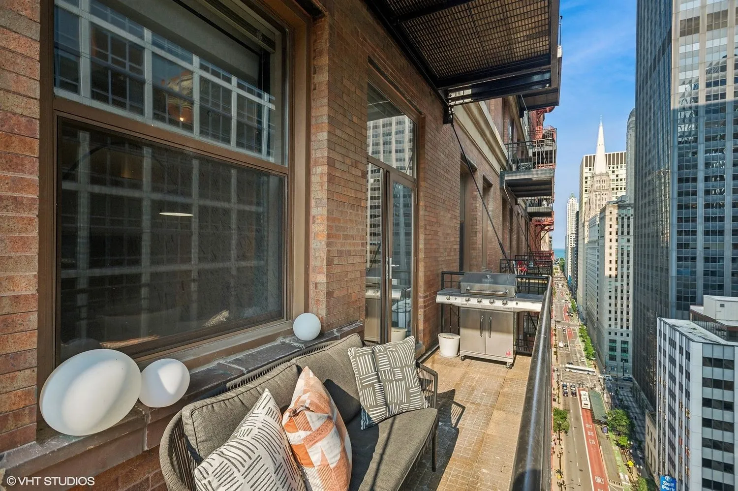 212 W Washington St   60606 60606-unit#1703-Chicago-IL