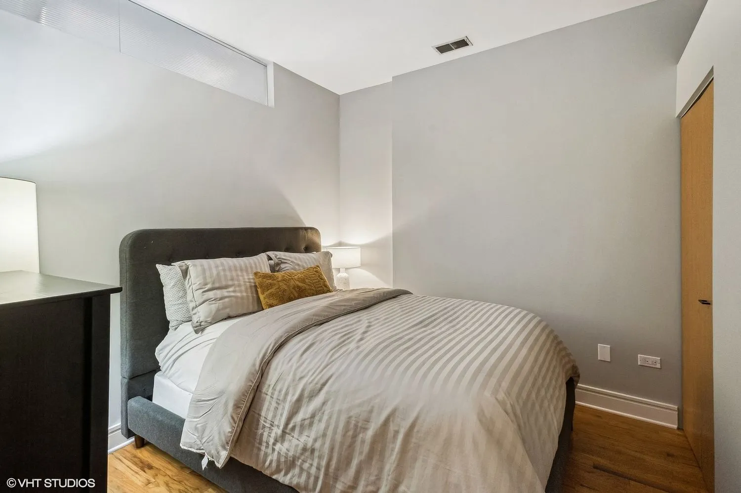 212 W Washington St   60606 60606-unit#1703-Chicago-IL