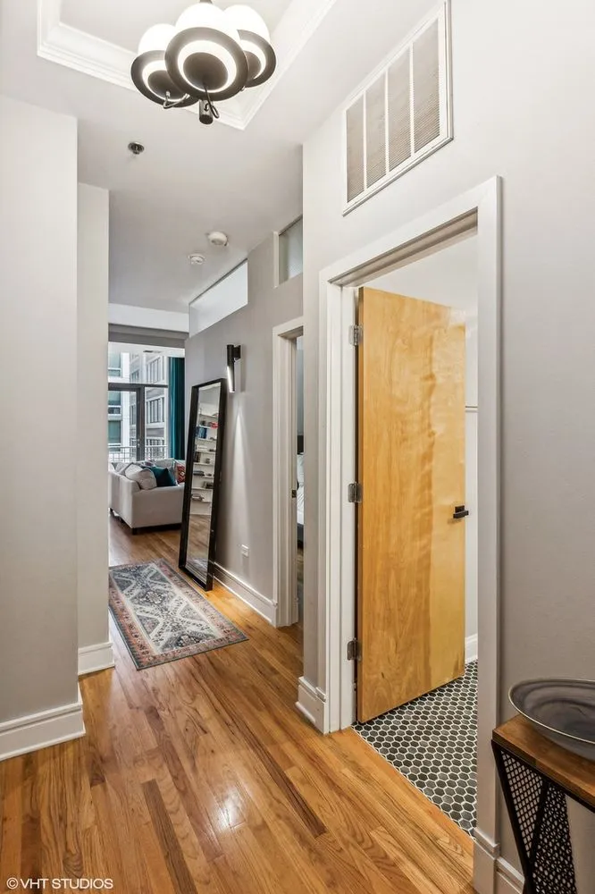 212 W Washington St   60606 60606-unit#1703-Chicago-IL