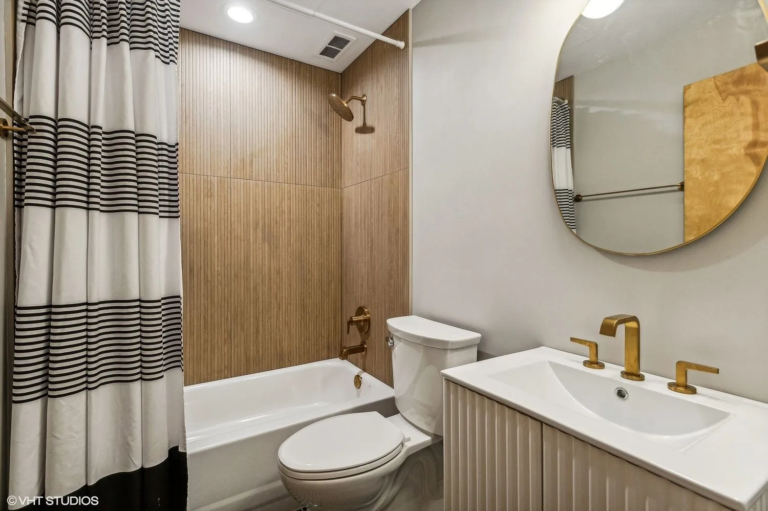 212 W Washington St   60606 60606-unit#1703-Chicago-IL