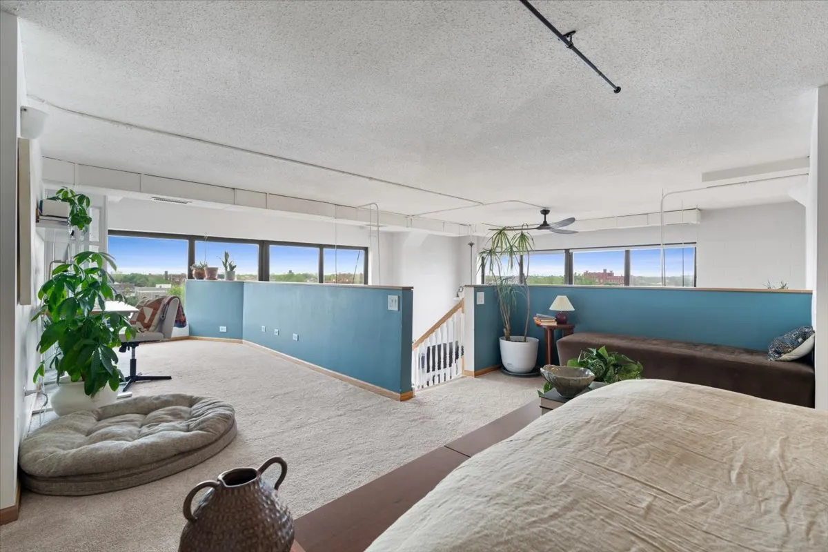 1934 N Washtenaw Ave 60647 60647-unit#404-Chicago-IL