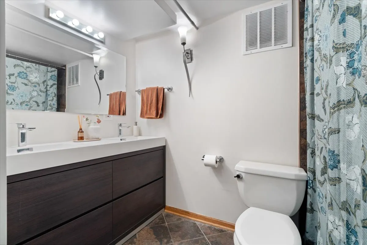 1934 N Washtenaw Ave 60647 60647-unit#404-Chicago-IL
