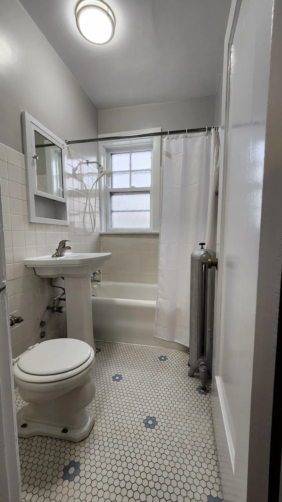 1601 W Thome Ave   60660 60660-Patio Apartments-unit#2E-Chicago-IL