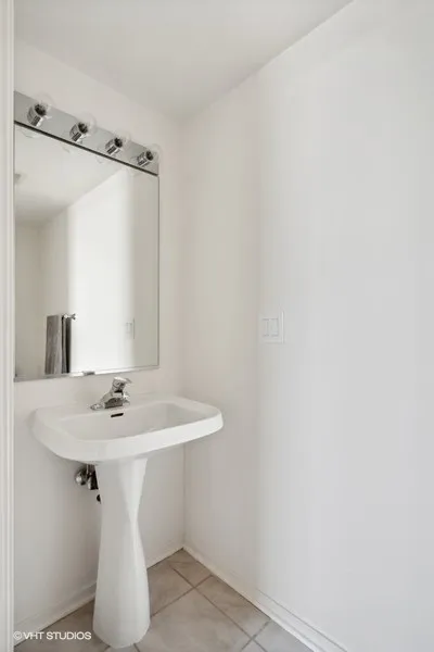 1934 N Washtenaw Ave 60647 60647-unit#404-Chicago-IL
