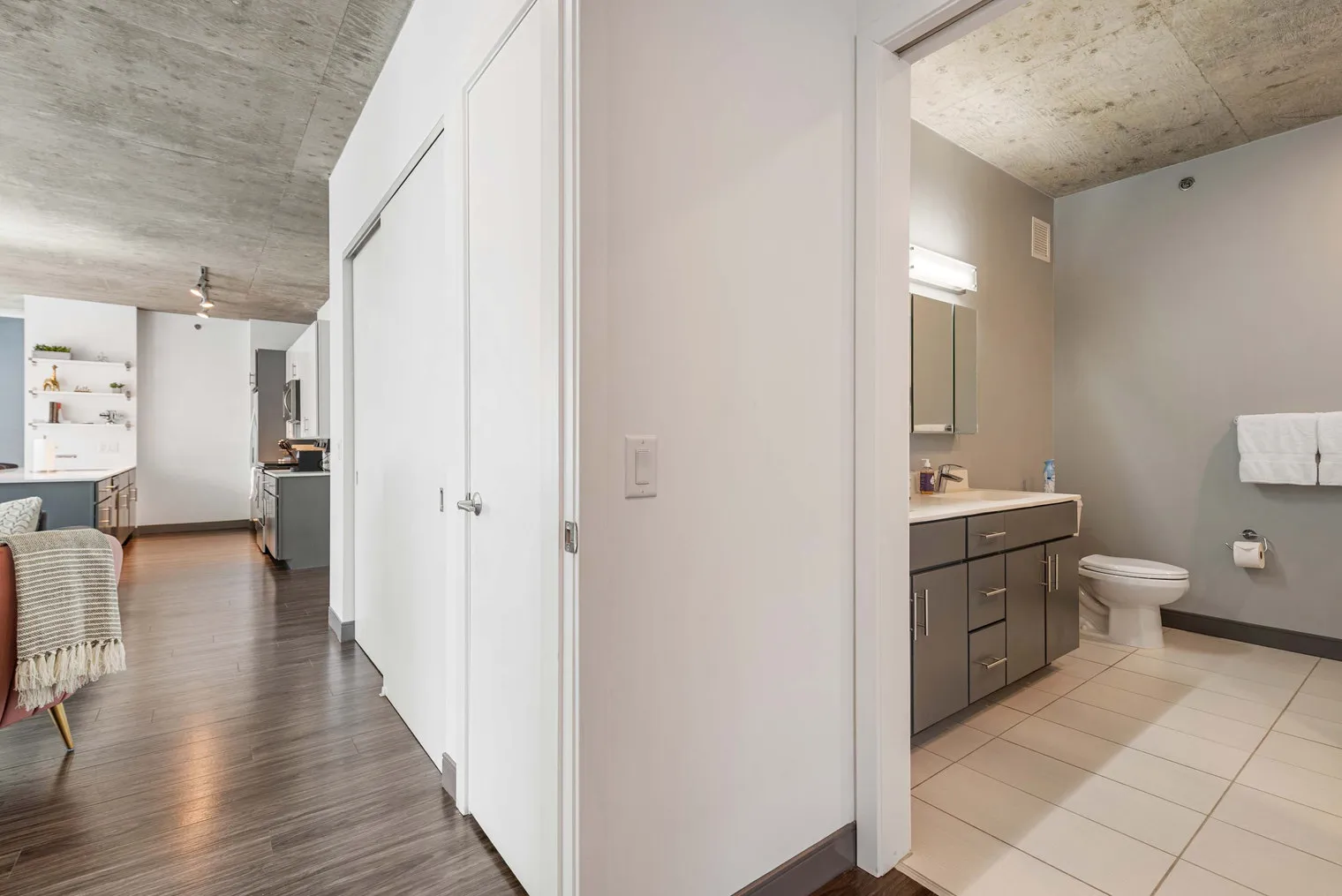 215 W Lake St   60606 60606-Building West Lake Street-unit#ID1029613P-Chicago-IL