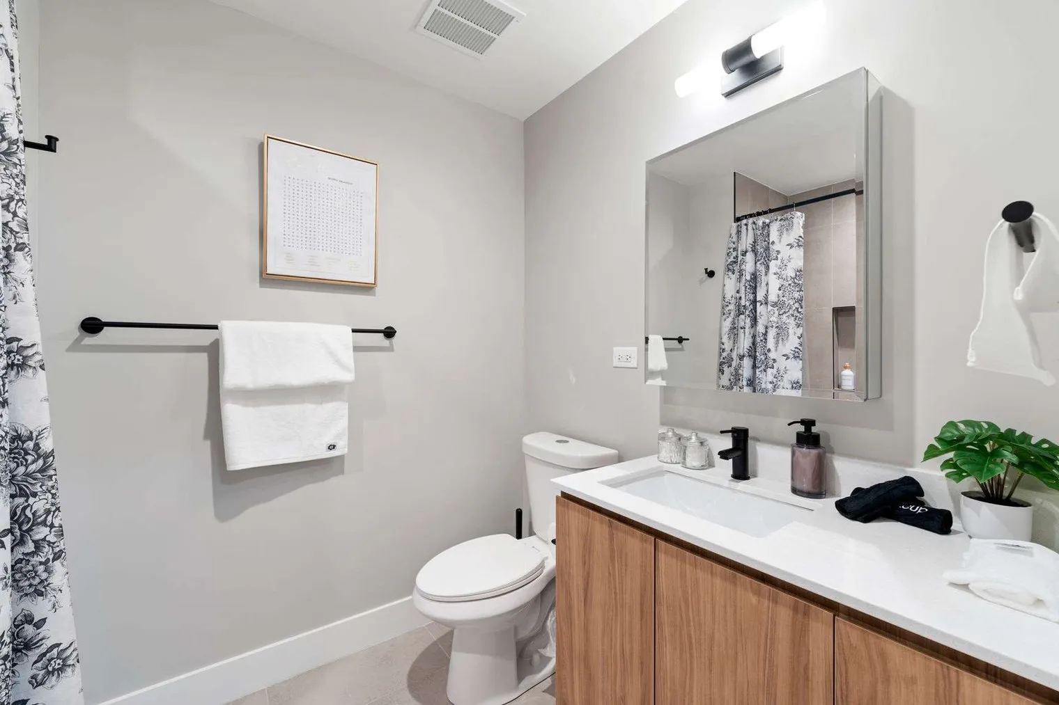 6044 N Winthrop Ave   60660 60660-Building North Winthrop Avenue-unit#ID1359788P-Chicago-IL