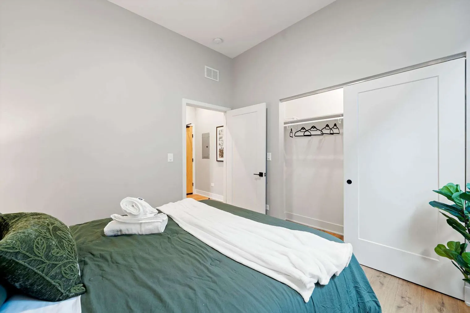 6044 N Winthrop Ave   60660 60660-Building North Winthrop Avenue-unit#ID1363915P-Chicago-IL