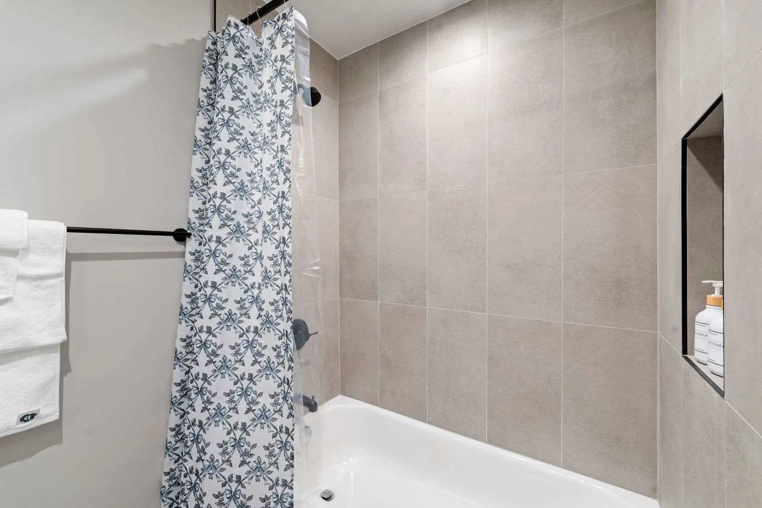 6044 N Winthrop Ave   60660 60660-Building North Winthrop Avenue-unit#ID1363915P-Chicago-IL