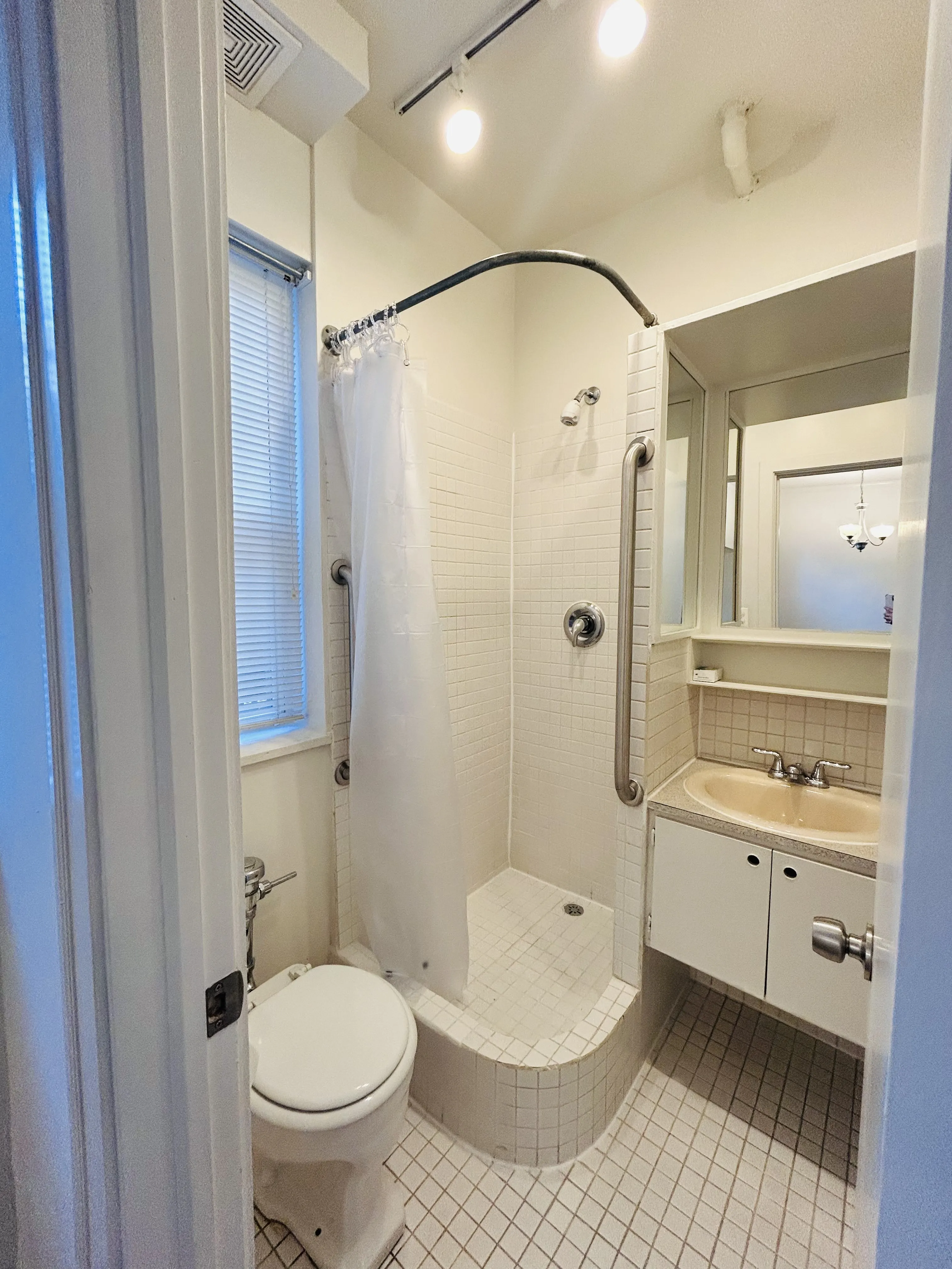 5727 N Winthrop Ave   60660 60660-Winthrop Manor-unit#107-Chicago-IL