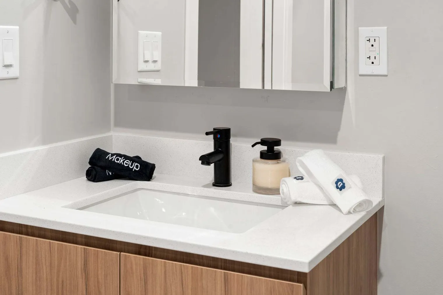 6044 N Winthrop Ave   60660 60660-Building North Winthrop Avenue-unit#ID1359788P-Chicago-IL