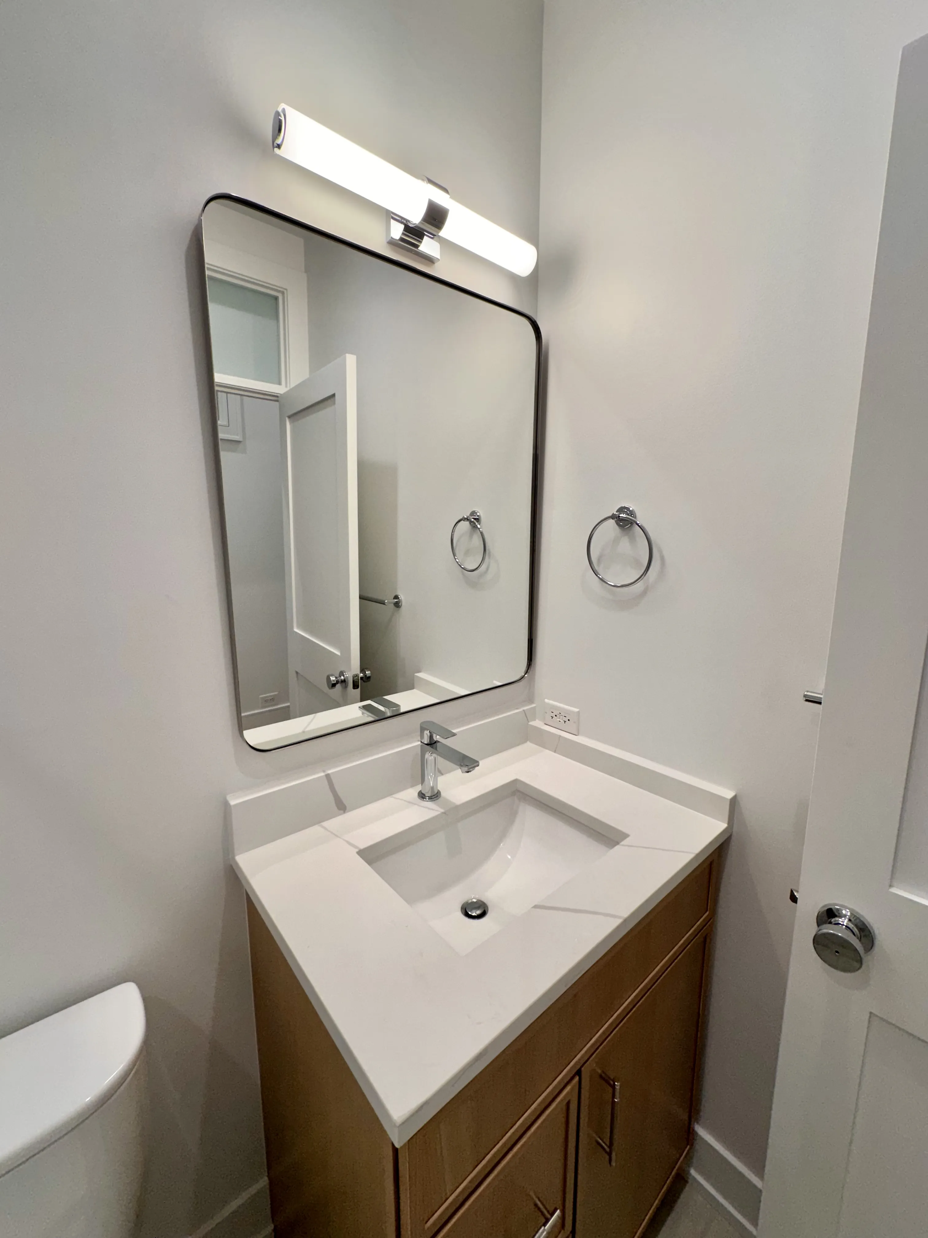 2950 N Sheffield Ave   60657 60657-unit#1F-Chicago-IL