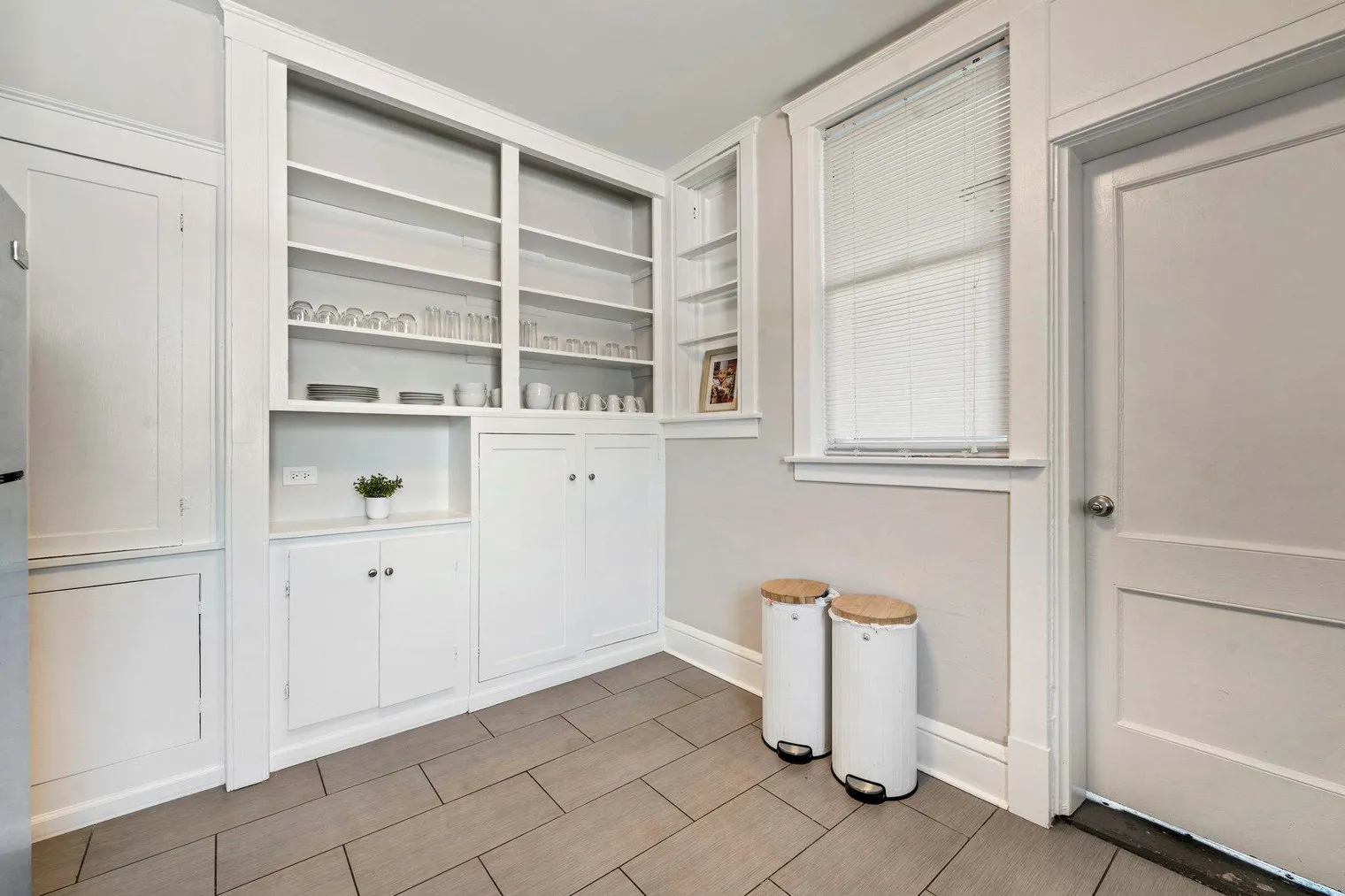 6214 N Magnolia Ave 60660 60660-Building North Magnolia Avenue-unit#ID1244931P-Chicago-IL