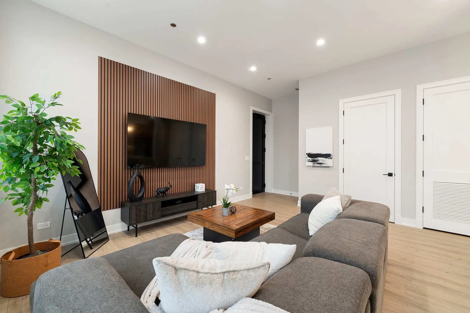 801 S Western Ave 60612 60612-Building South Western Avenue-unit#ID1262785P-Chicago-IL