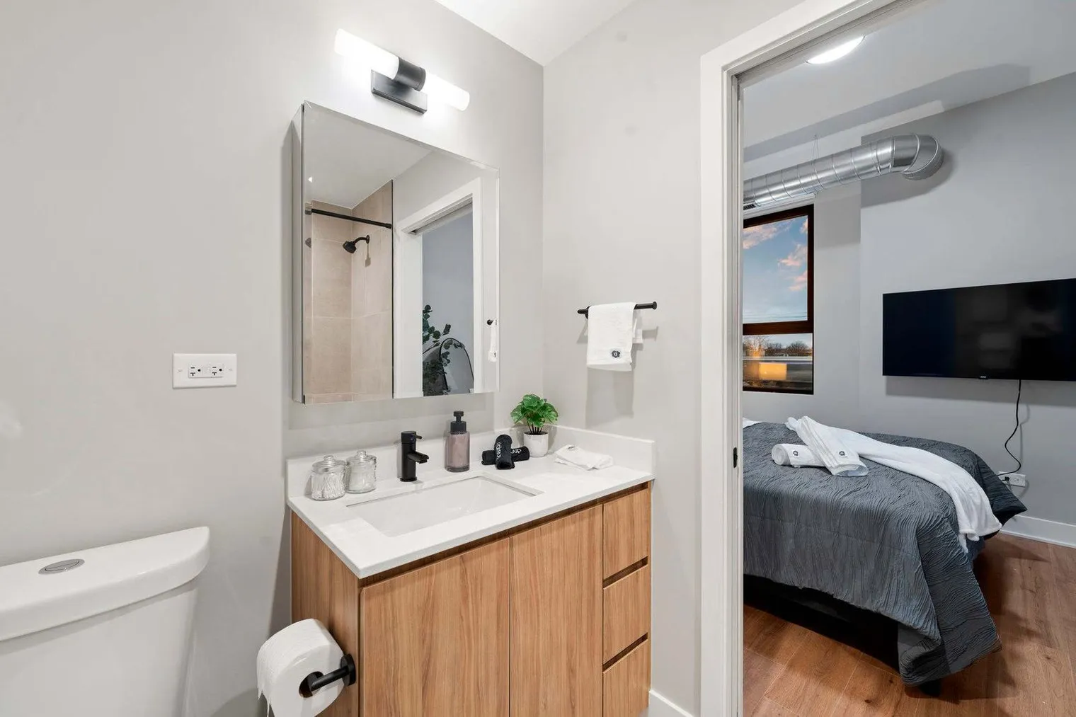 6044 N Winthrop Ave   60660 60660-Building North Winthrop Avenue-unit#ID1359788P-Chicago-IL
