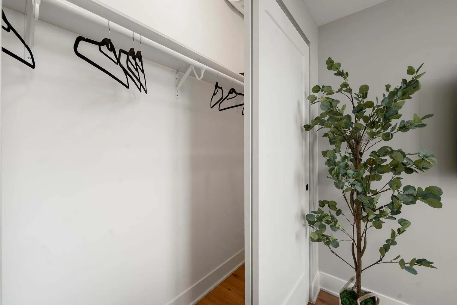 6044 N Winthrop Ave   60660 60660-Building North Winthrop Avenue-unit#ID1363915P-Chicago-IL