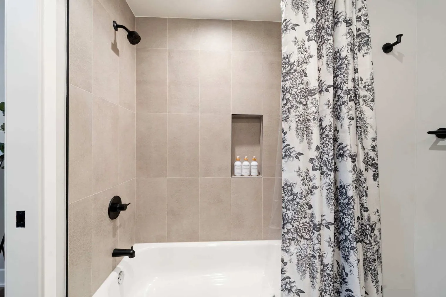6044 N Winthrop Ave   60660 60660-Building North Winthrop Avenue-unit#ID1359788P-Chicago-IL