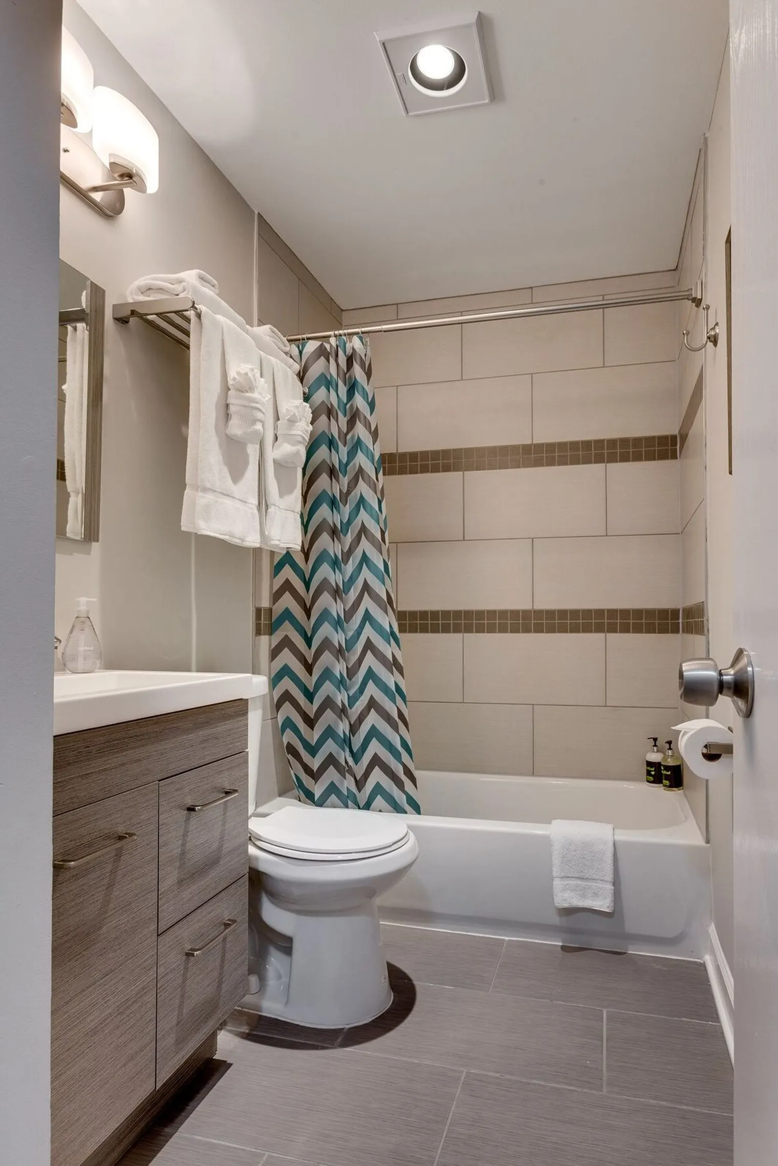 226 S Hoyne Ave   60612 60612-Building South Hoyne Avenue-unit#ID1255624P-Chicago-IL