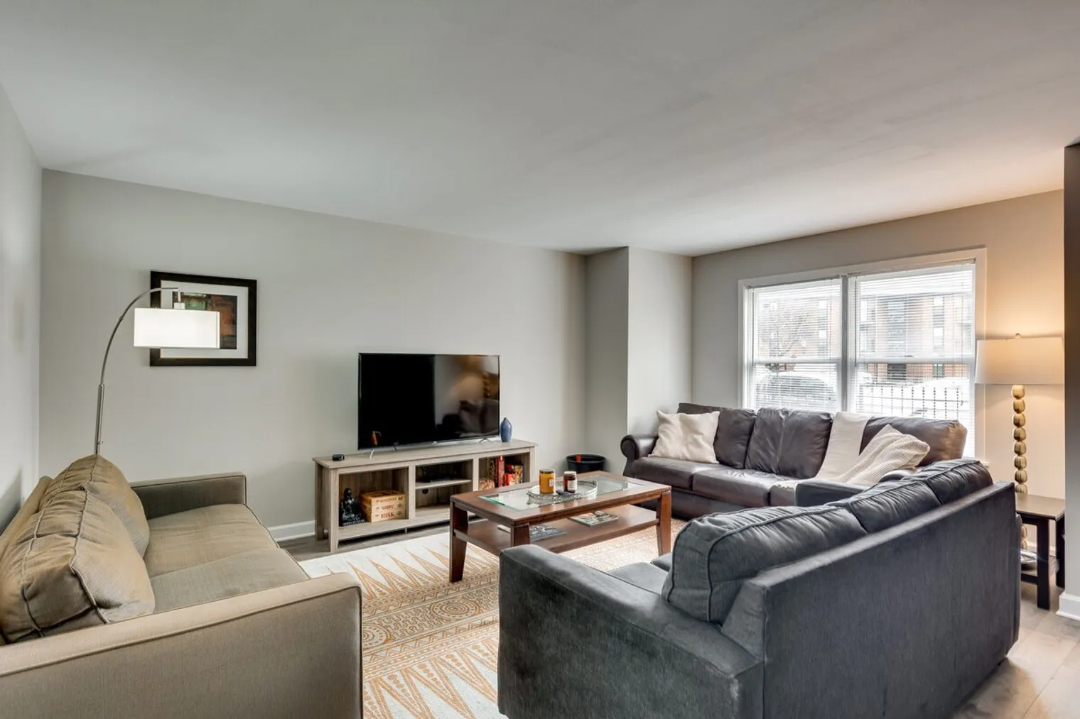 226 S Hoyne Ave   60612 60612-Building South Hoyne Avenue-unit#ID1255624P-Chicago-IL