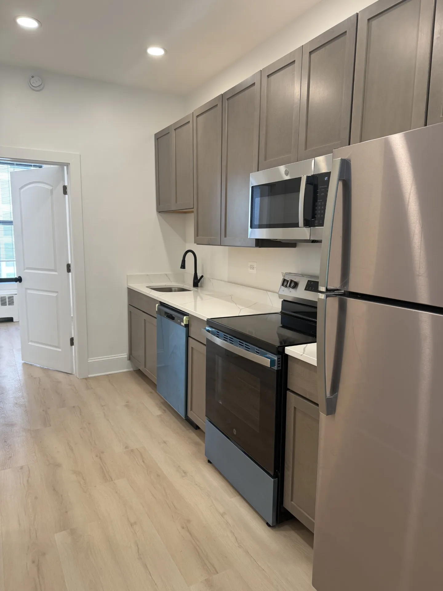 1353 N State Pkwy   60610 60610-State Pkwy Apts-unit#4A-Chicago-IL