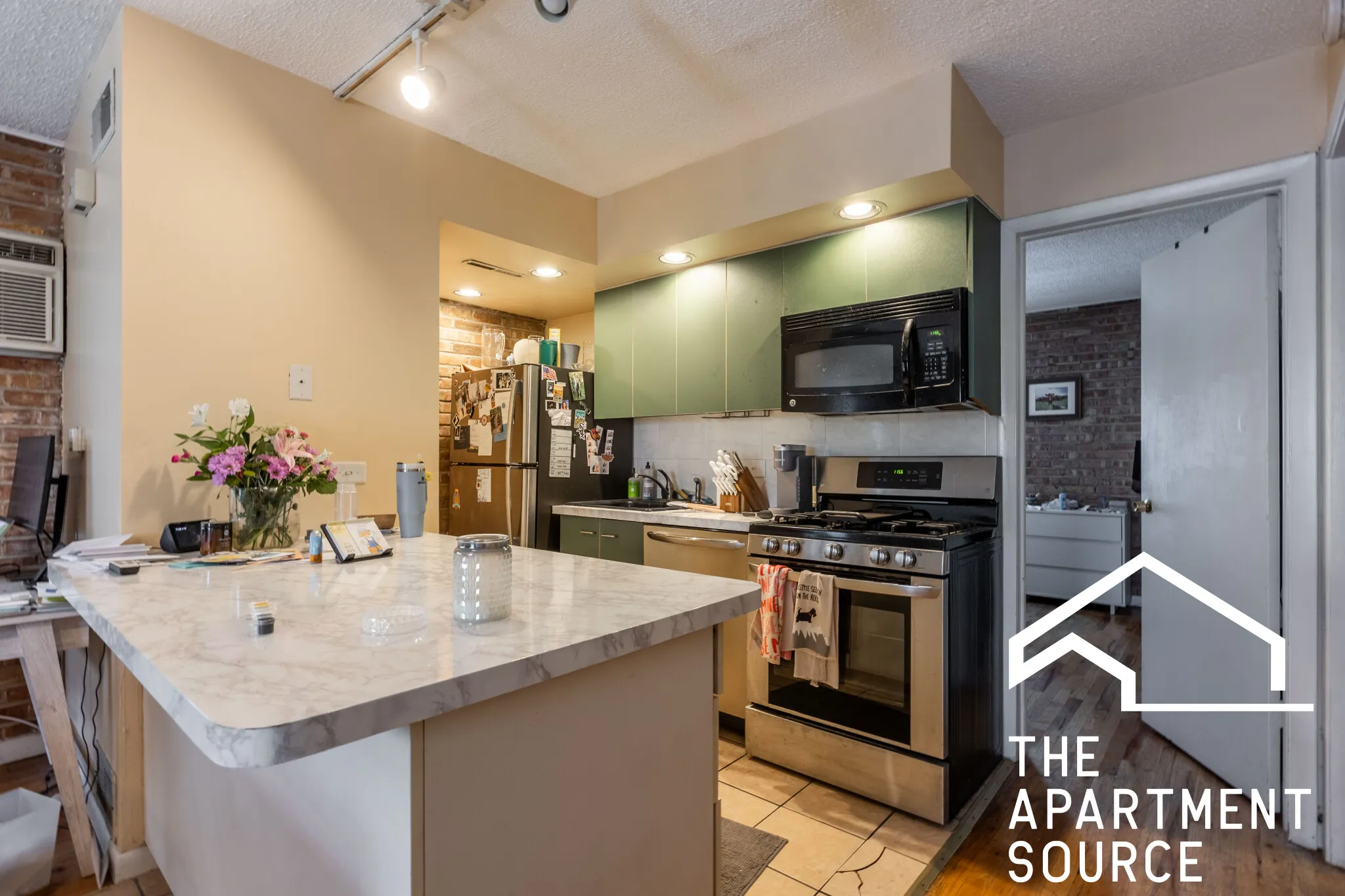 715 W Diversey Pkwy   60614 60614-unit#6-Chicago-IL