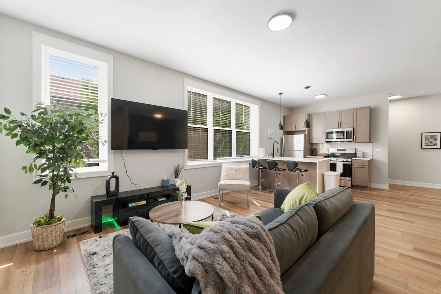 1900 W 17th St   60608 60608-Building West 17th Street-unit#ID1244928P-Chicago-IL