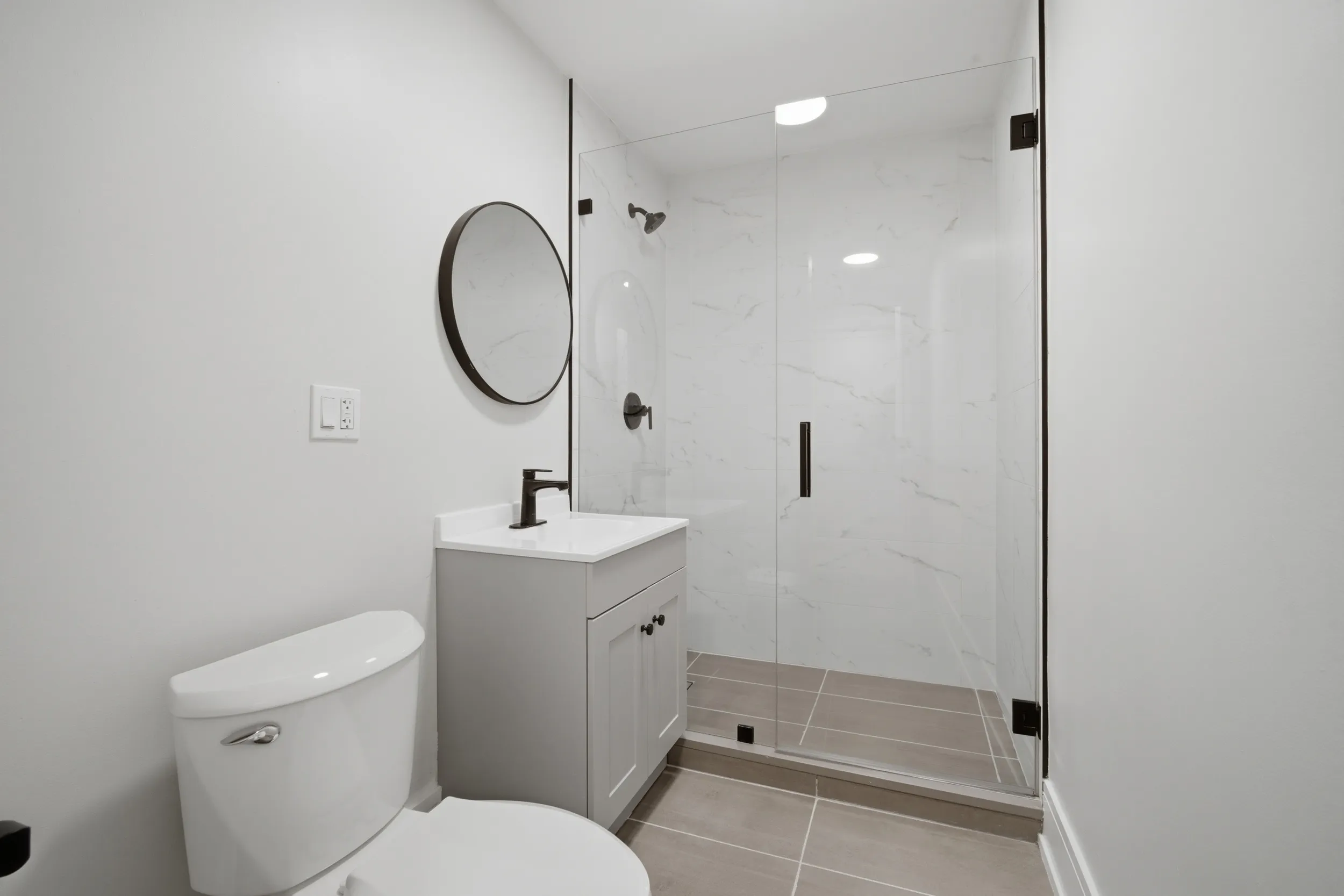921 W Wilson Ave   60640 60640-unit#3E-Chicago-IL