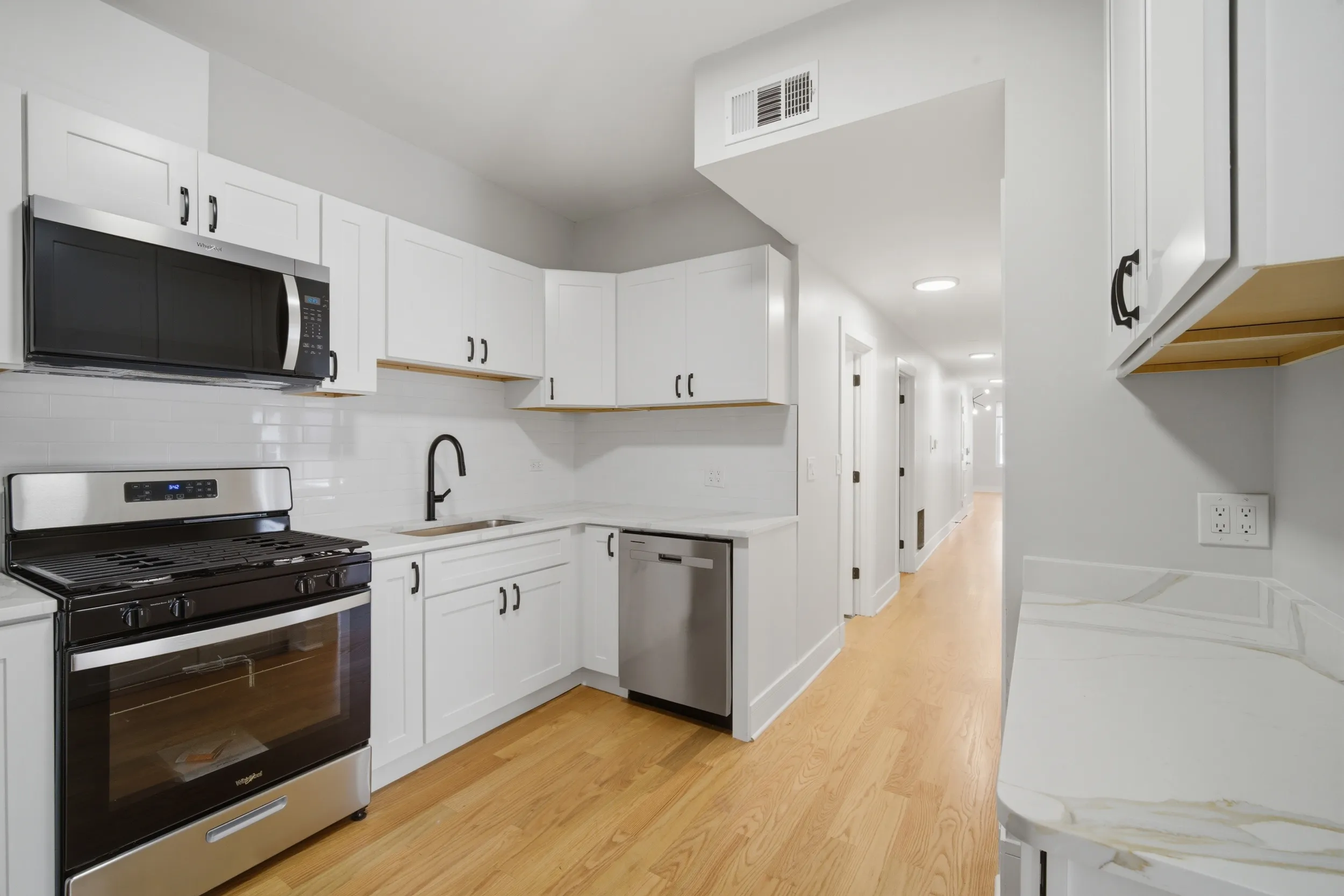 921 W Wilson Ave   60640 60640-unit#3E-Chicago-IL