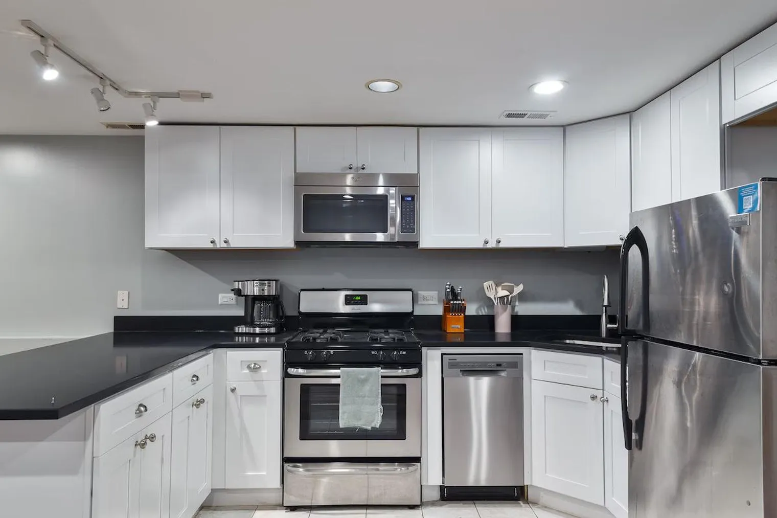 3018 N Clybourn Ave 60618 60618-Building North Clybourn Avenue-unit#ID1359760P-Chicago-IL