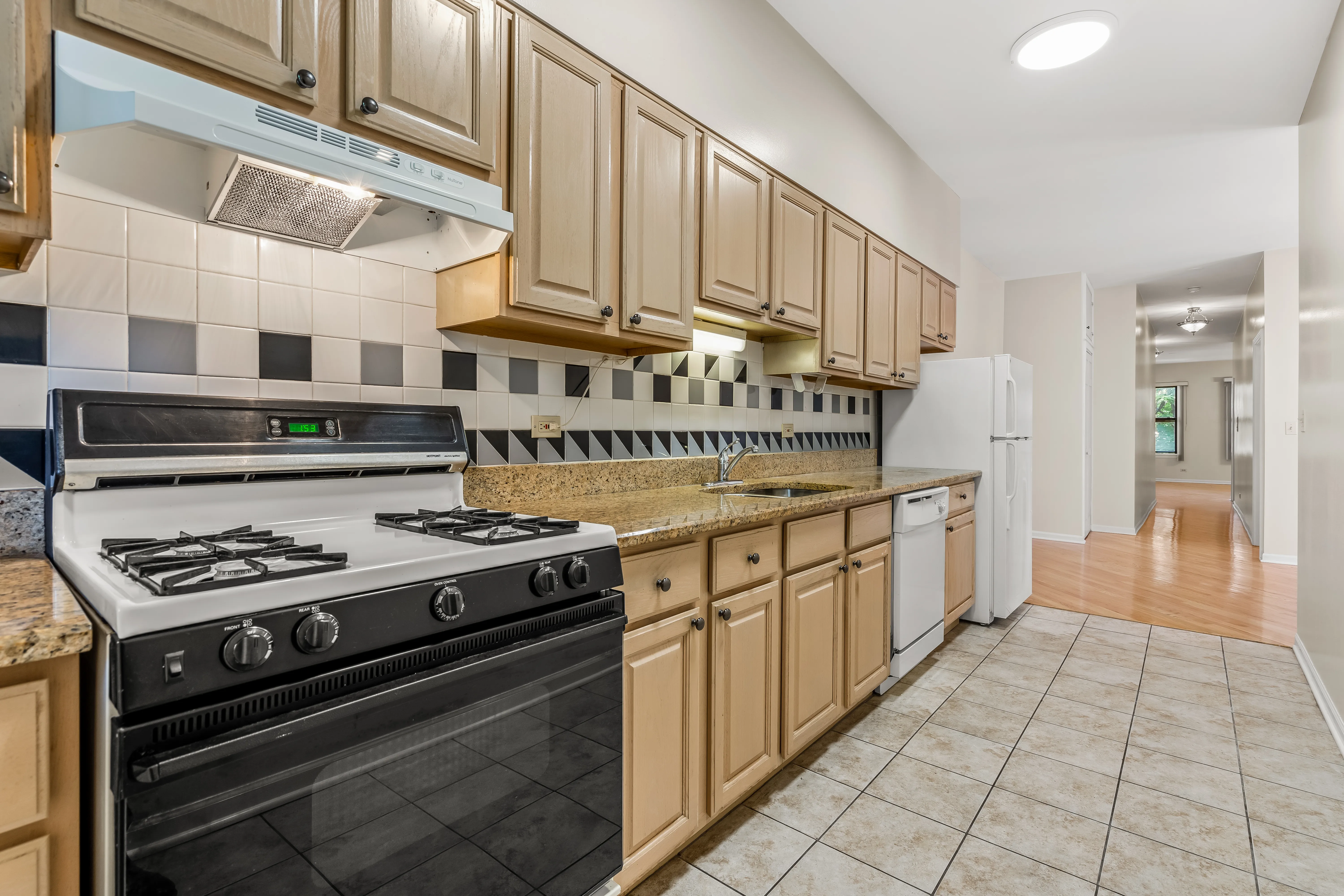 5201 S Woodlawn Ave 60615 60615-Woodlawn Commons Apartments-Chicago-IL