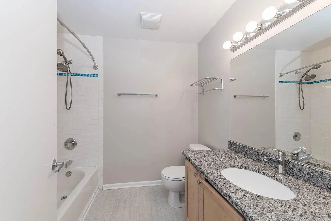 2010 W Pierce Ave   60622 60622-unit#203-Chicago-IL