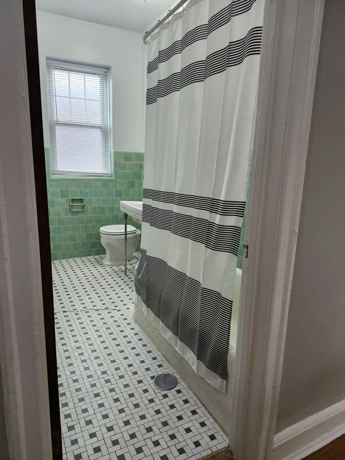1649 W Touhy Ave   60626 60626-unit#1S-Chicago-IL