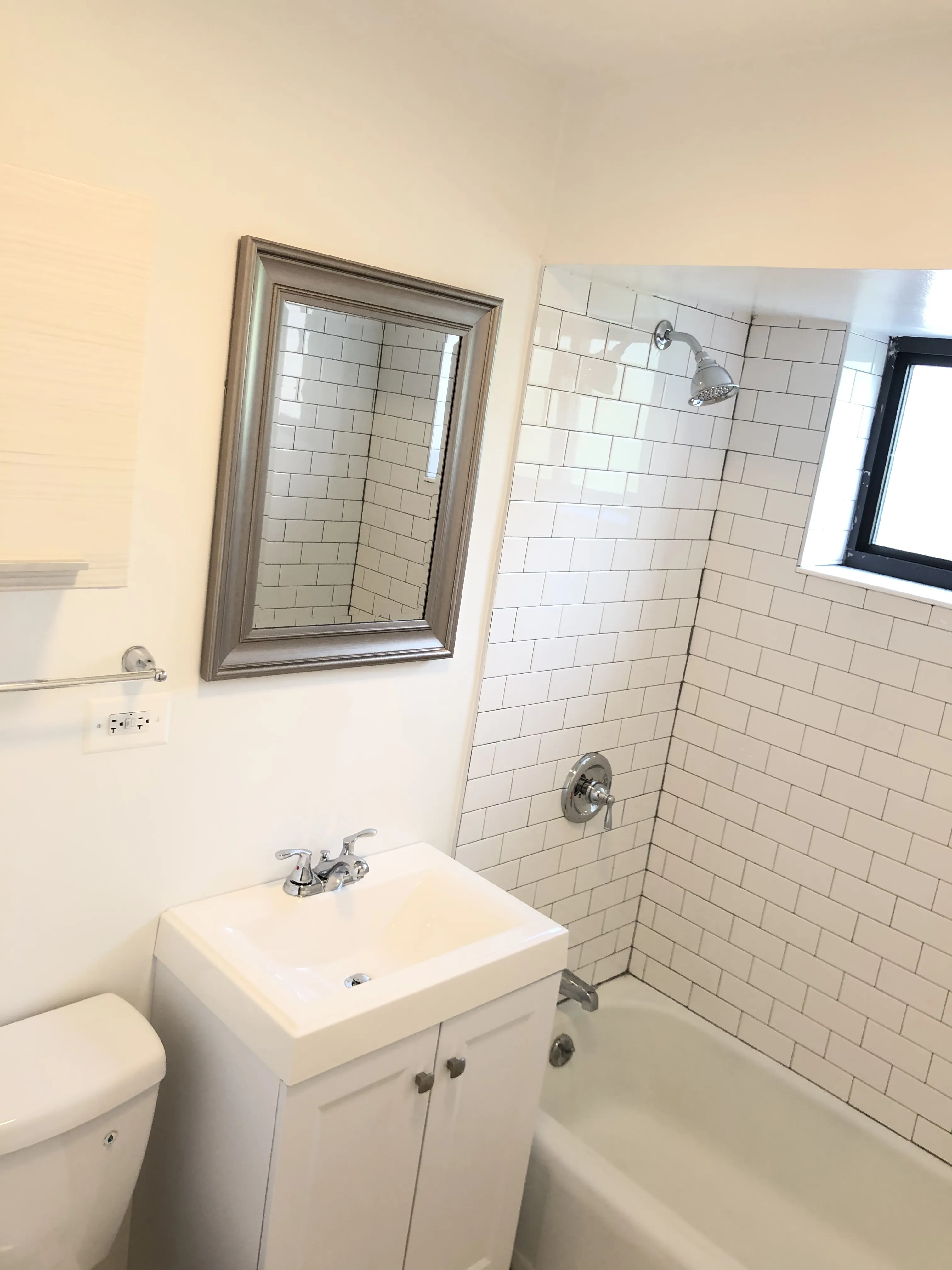 1022 W Catalpa Ave 60640 60640-Catalpa Vista Apartments-unit#303-Chicago-IL