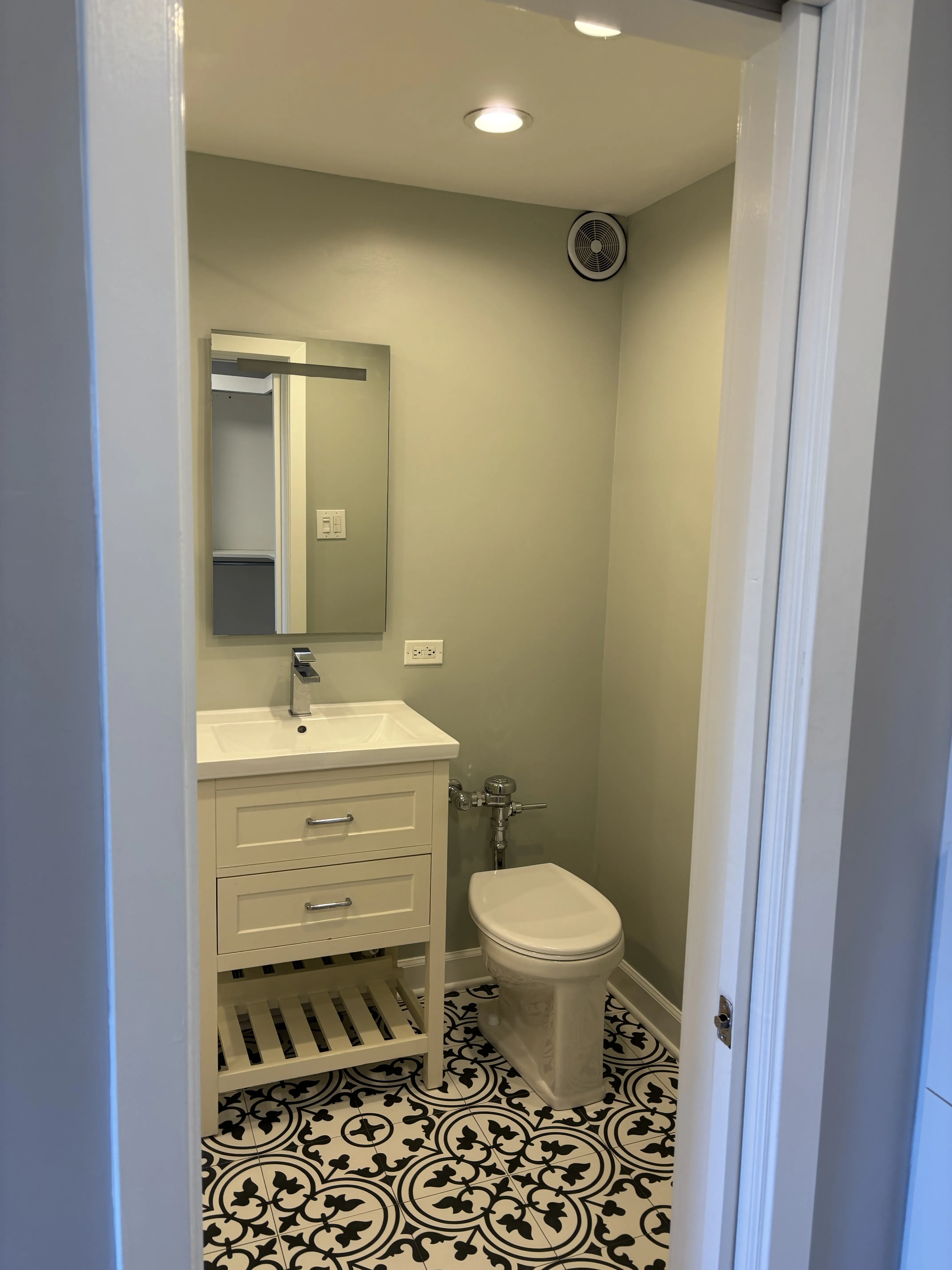708 W Bittersweet Pl 60613 60613-unit#711-Chicago-IL