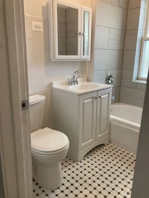 7504 N Hoyne Ave   60645 60645-unit#3-Chicago-IL