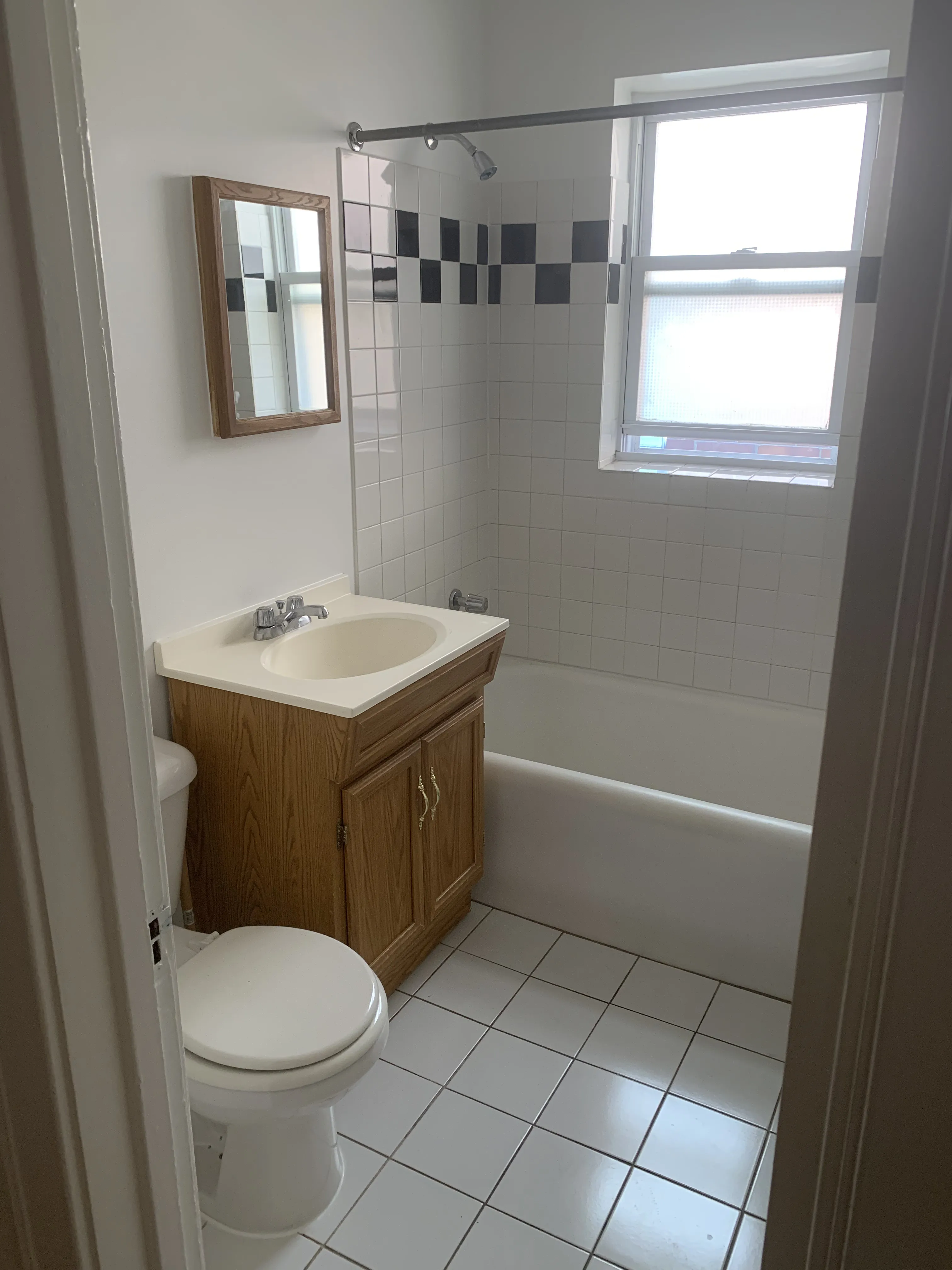 4824 N Damen Ave   60625 60625-Chicago-IL