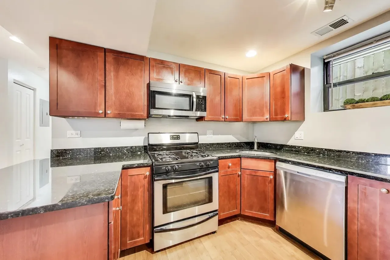 1702 W SUMMERDALE AVE 60640-unit#GARDN-Chicago-IL