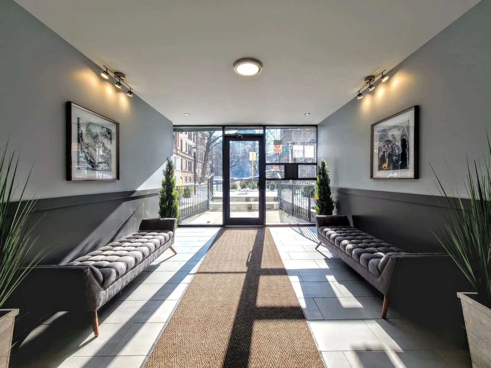 530 W Surf St   60657 60657-unit#317-Chicago-IL