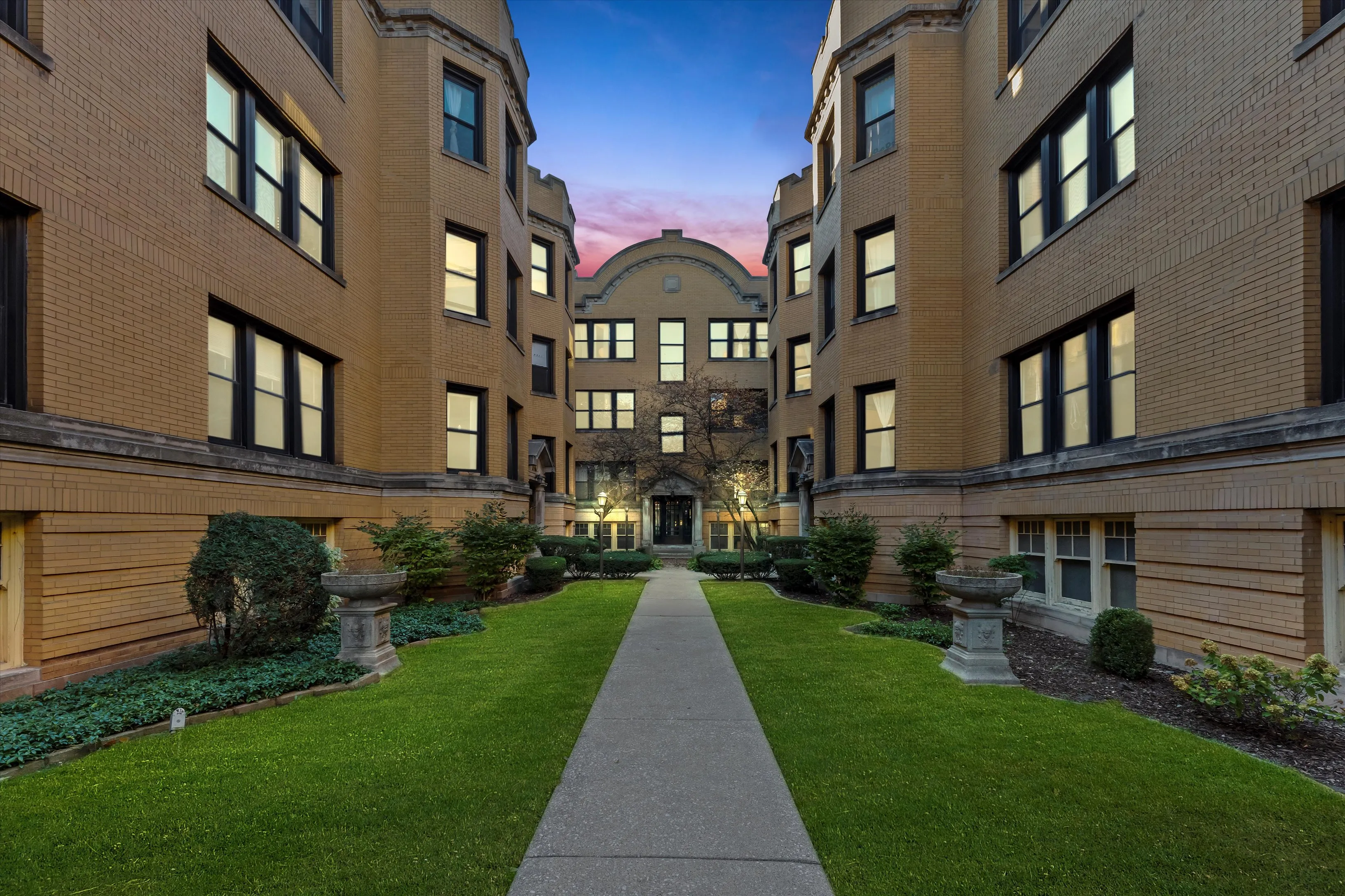 2418 N Sawyer Ave 60647 60647-unit#2E-Chicago-IL