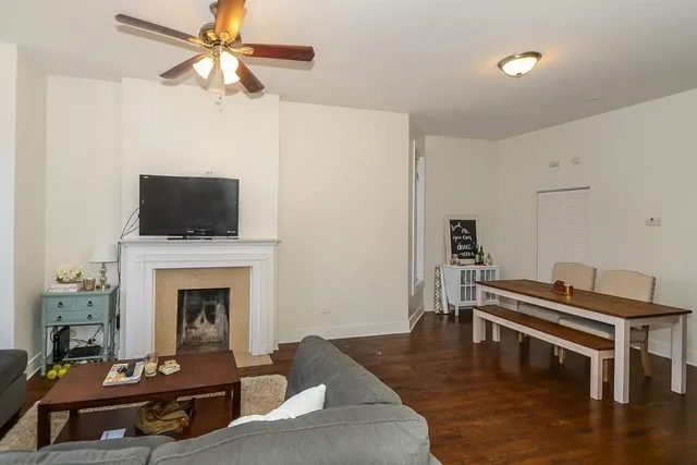 3032 N Kenmore Ave 60657-unit#1F-Chicago-IL
