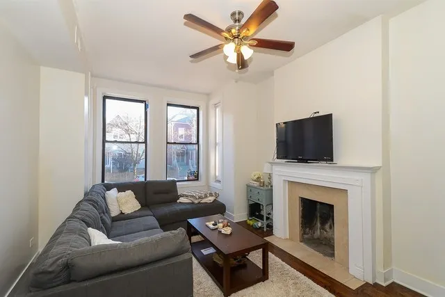 3032 N Kenmore Ave 60657-unit#1F-Chicago-IL