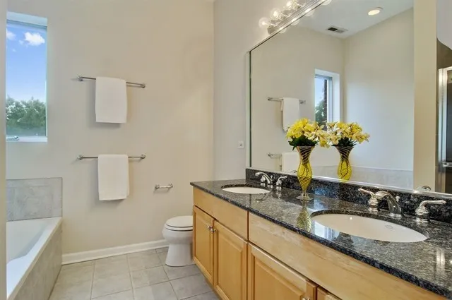 924 W Cornelia Ave   60657 60657-The Victoria-unit#4E-Chicago-IL