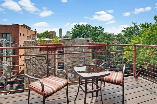 924 W Cornelia Ave 60657 60657-The Victoria-unit#4E-Chicago-IL