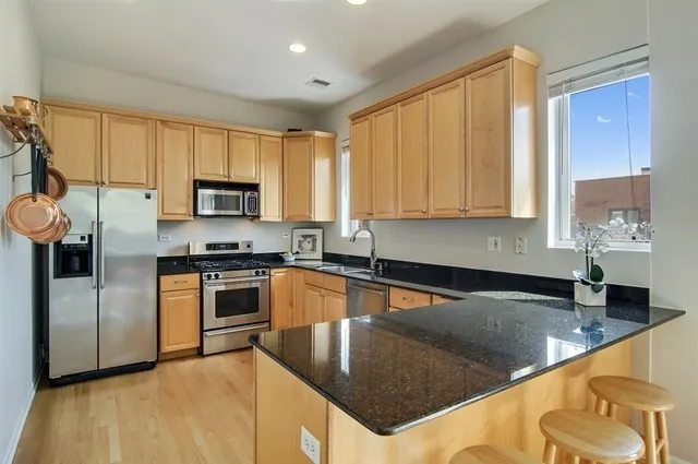 924 W Cornelia Ave 60657 60657-The Victoria-unit#4E-Chicago-IL
