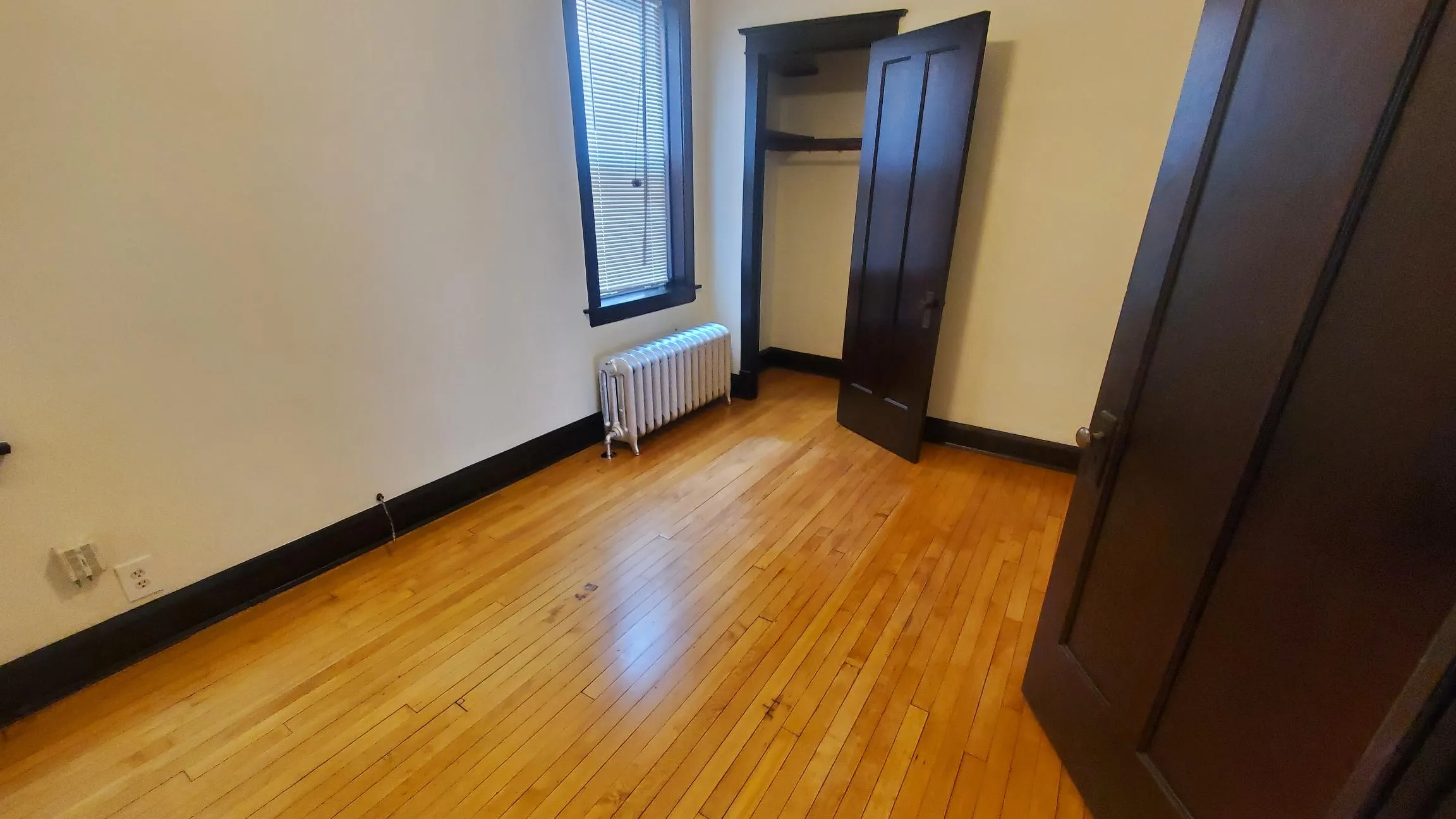 4928 W Barry Ave 60641 60641-1st fl in brick 2 flat-Chicago-IL