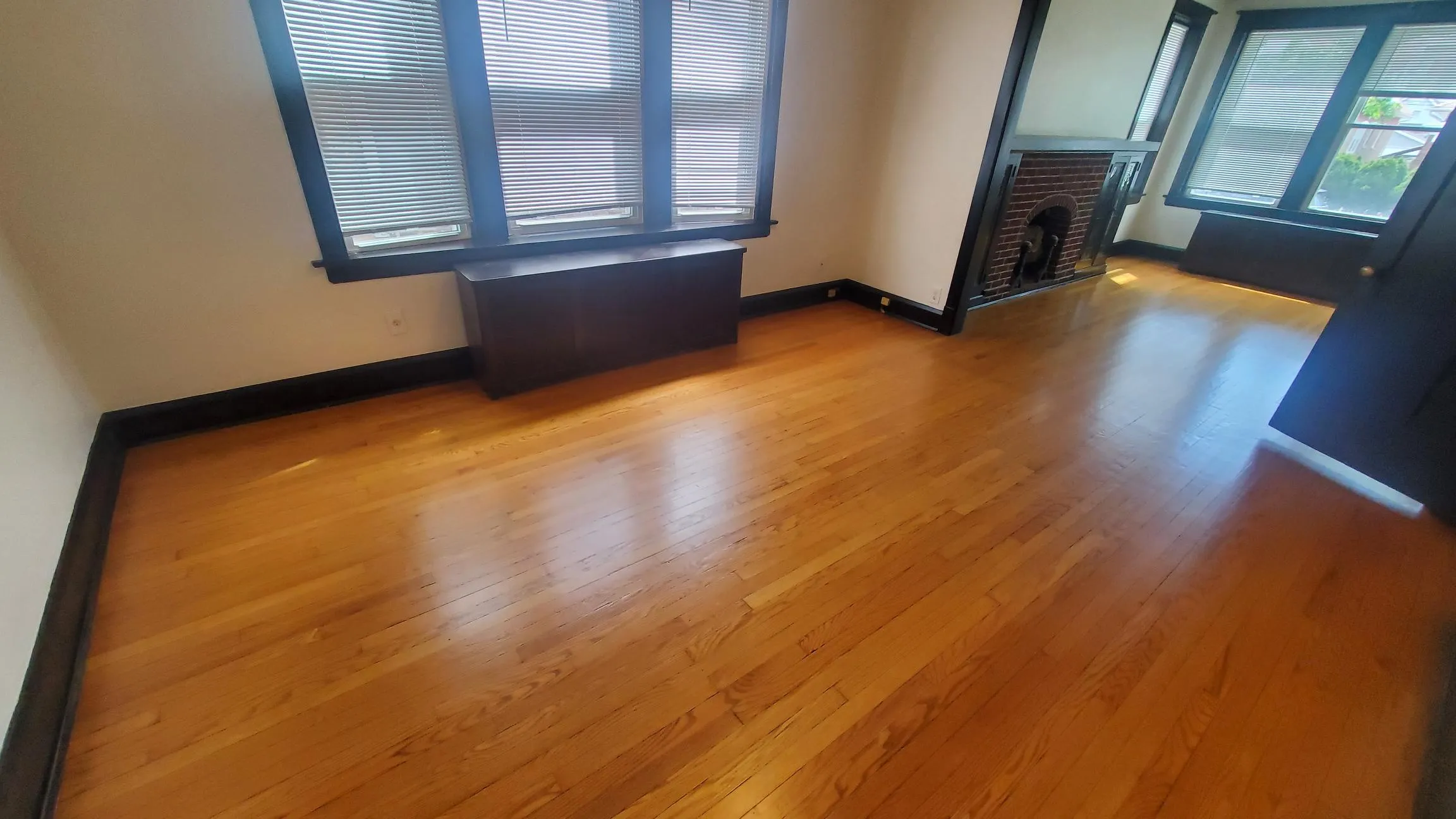 4928 W Barry Ave 60641 60641-1st fl in brick 2 flat-Chicago-IL
